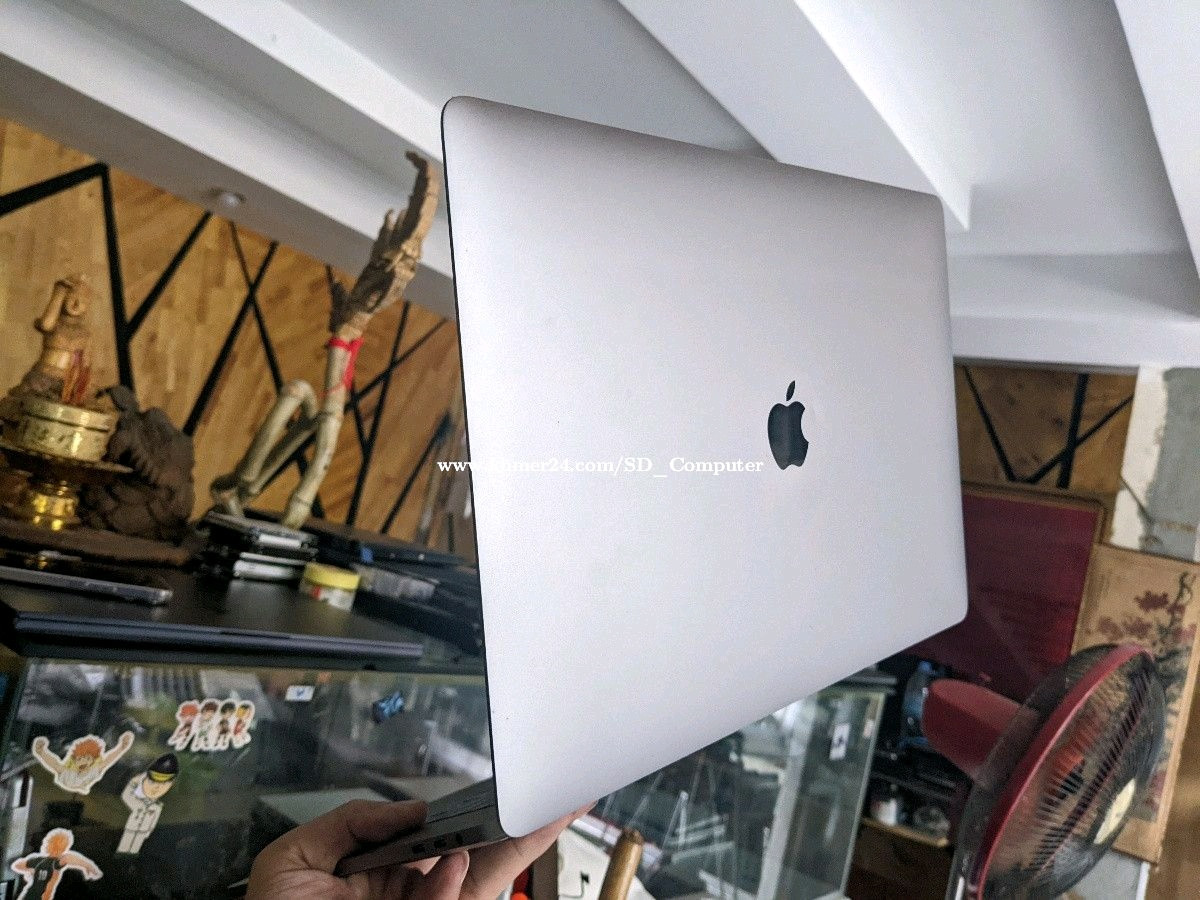 MacBook pro 2017/Core i7 /15inch /ram16/SSD512G/Radeon pro 555 2G