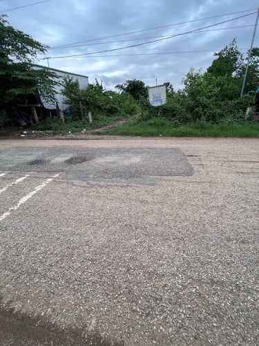 ដីលក់បន្ទាន់មានផ្លូវមុខនិងផ្លូវក្រោយ14*68 ជាប់ផ្លូវជាតិ261 ខាងក្រោយជាប់ផ្លូវ15ម៉ែត