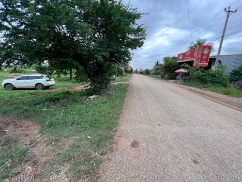 ដីលក់ជាប់ផ្លូវជាតិ261