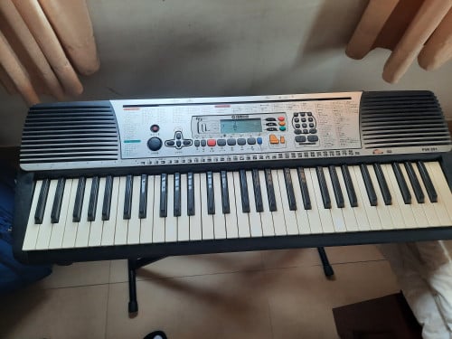 Gently used portable keyboard synthesizer (Yamaha PSR-201) with