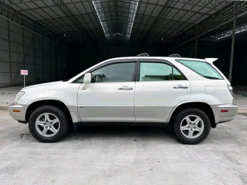 Lexus Rx300 year 03 for rent