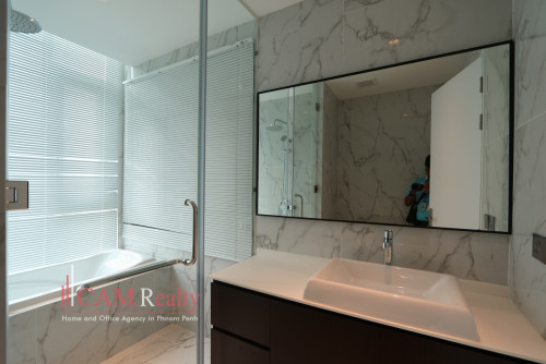2 bedrooms condo for rent in BKK1