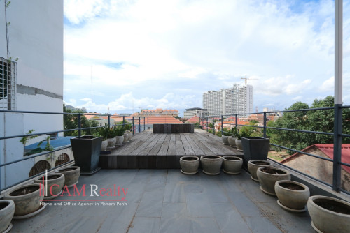 Wat Phnom | Extensive 2.5 bedrooms renovated apartment for rent| Large rooftop terrace