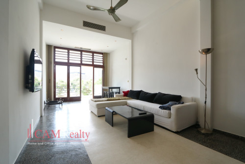 Wat Phnom | Extensive 2.5 bedrooms renovated apartment for rent| Large rooftop terrace