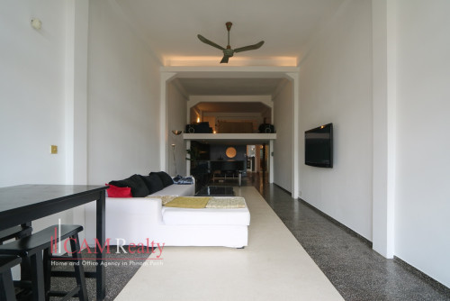 Wat Phnom | Extensive 2.5 bedrooms renovated apartment for rent| Large rooftop terrace