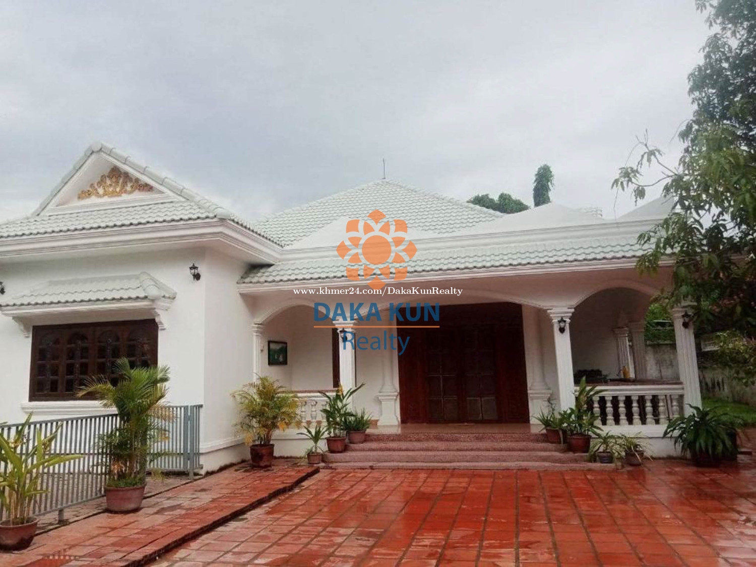3 Bedrooms House for Rent with Swimming Pool in Svay Dangkum, Siem Reap