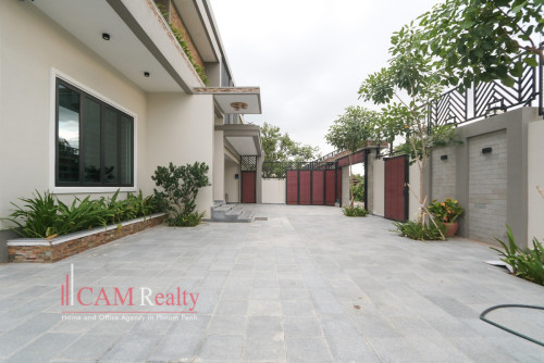 Modern 5 bedrooms villa for rent in Krong Ta Khmau | Private swimming pool