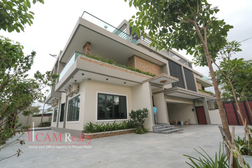 Modern 5 bedrooms villa for rent in Krong Ta Khmau | Private swimming pool