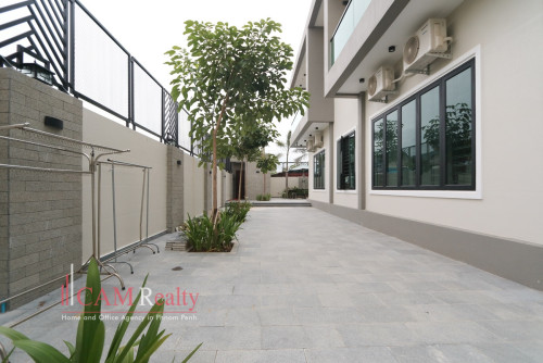 Modern 5 bedrooms villa for rent in Krong Ta Khmau | Private swimming pool