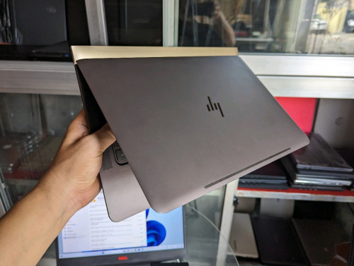 Hp Spectre Notebook/i5-7200U/ram8/SSD256/14inch 99% Price $399.00