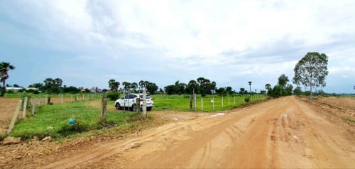 Land for Sale Urgent / ដីលក់ស្ថិតក្នុងតម្លៃពិសេស ៖