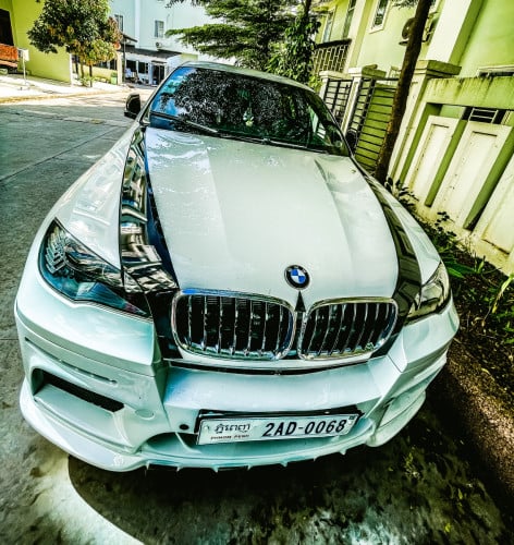 ឡាន BMW X6 edition មិនងាយមាន ខាងក្នុងពណ័ ឈឺរី ស្បែកពូកនៅស្អាត