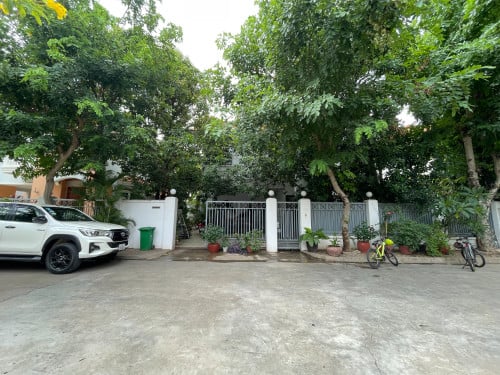 Single Villa with Swimming Pool for Sale in Borey Bassac Garden