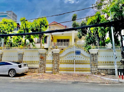 Villa For Rent Near Independent Monument, 17x30m, 12x16m, 06 Rooms, 5,500$