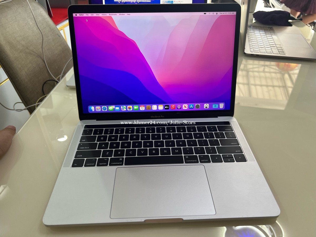 Macbook pro 13inch 2017 troch bar core i5 ram 8GB 512GB Price