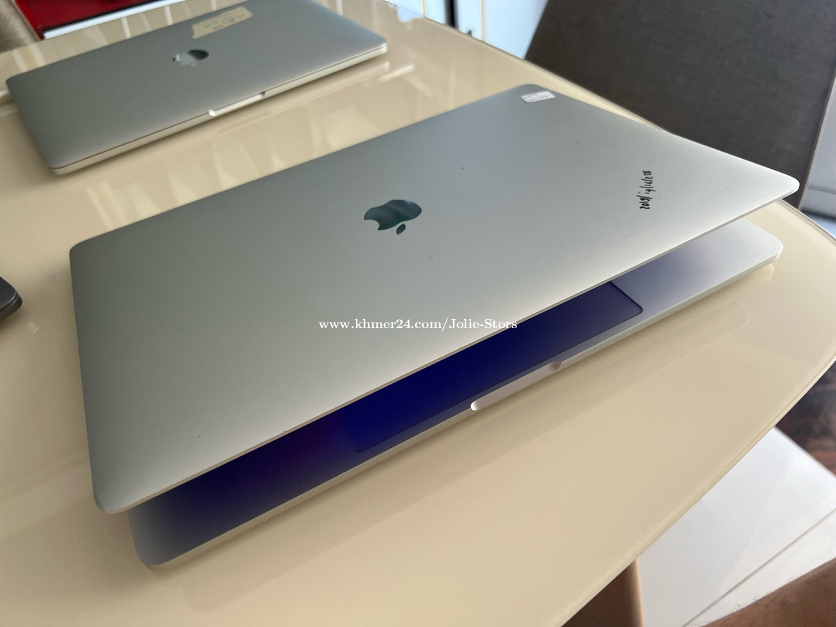 Macbook pro15inch 2019 troch bar core i7 ram16GB 256GB Price