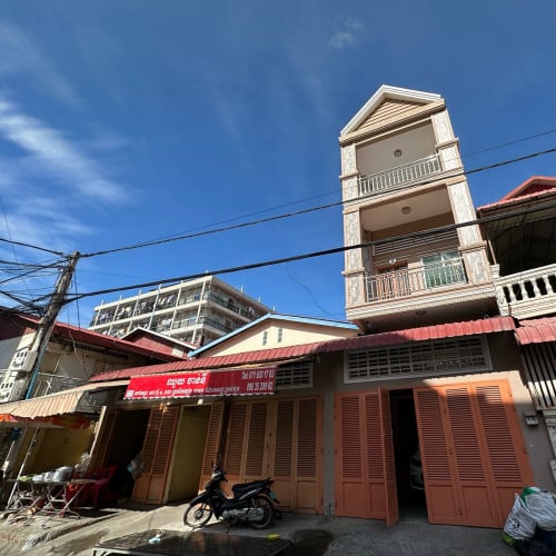 ផ្ទះ ៣ ល្វែងនៅម្តុំផ្សារសូឡាសម្រាប់លក់!!