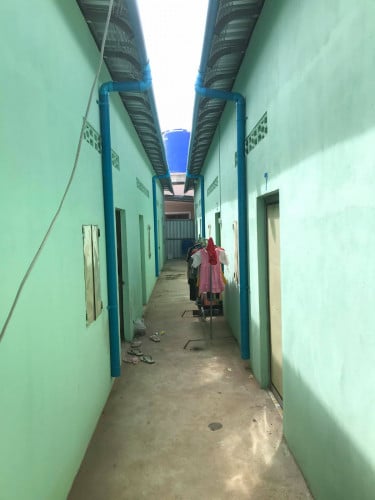 បន្ទប់ជួលចំងាយ50mពីបឋមសិក្សាសាលាលេខប្រាំ ជាប់ផ្លូវជាតិលេខ៥