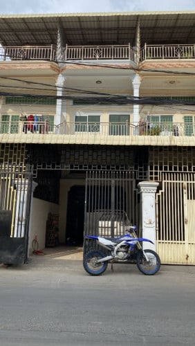 ផ្ទះអាជីវកម្មលើផ្លូវធំ លក់ប្រញ៉ាប់ ទាបជាងទីផ្សារដល់ទៅ 20%  (អាចរំលស់សុទ្ធ100%ជាមួយធនាគារបាន)