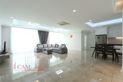 프놈펜에 임대 주택 BKK1 area | Big 4 Bedrooms penthouse serviced apartment for rent in BKK1 area