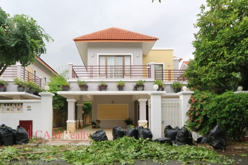 Nice 4 bedrooms villa in gated community for rent in Toul Kork area, Phnom Penh