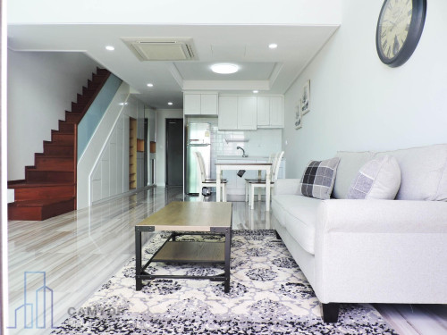 One bedroom duplex style apartment in Bkk1 with pool