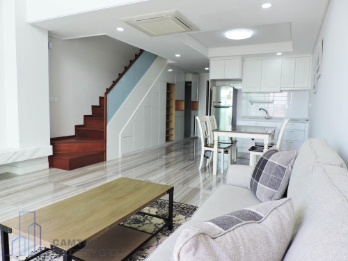 One bedroom duplex style apartment in Bkk1 with pool