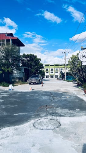 ដីជិតផ្សារអុីអន ២