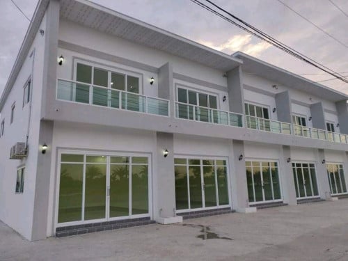 ផ្ទះអាជីវកម្មលេីផ្លូវ២០ម៉ែត្រ ShopHouse on Road20m