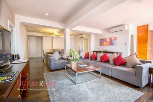 프놈펜에임대주택 | Daun Penh | Classic 3 bed penthouse apartment for rent| Pools, gym and kids’ playroom