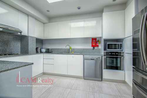 프놈펜에임대주택 | Daun Penh | Classic 3 bed penthouse apartment for rent| Pools, gym and kids’ playroom