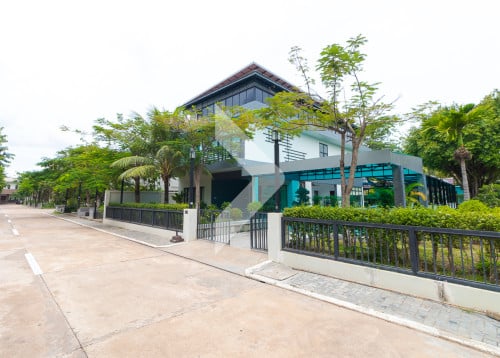 Luxury Villa with Pool for Rent in Sra Ngae, Siem Reap