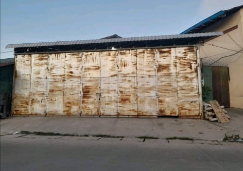 ឃ្លាំងលក់​មុខ​ពេទ្យ​រុស្ស៊ី​