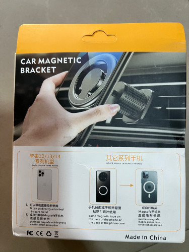 Car magnetic bracket