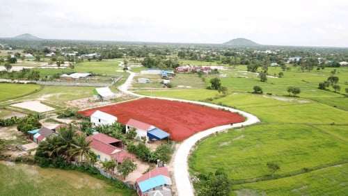 ដីភូមិជាប់ផ្លូវបីជ្រុងទំហំសរុប 4290m² ជិតផ្លូវជាតិលេខ2 ស្រុកបាទី/តាកែវ គីឡូម៉ែត្រទី47