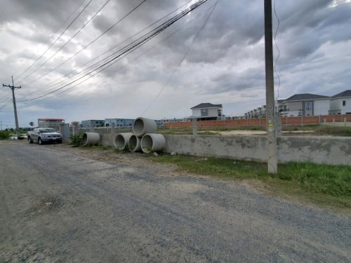 ដីលក់បន្ទាន់56.4 x 45.8=ក្នុងប្លង់ 2608m2