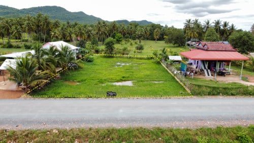 ដីជាប់ផ្លូវកៅស៊ូ ចូលរមណីយដ្ឋាន ម្ចាស់ប្រញាប់លុយ