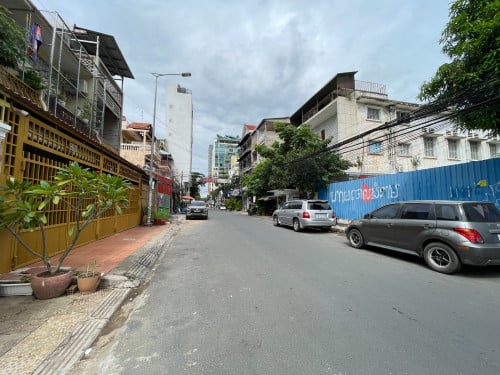 Land for Rent in Daun Penh Close to Norodom Boulevard