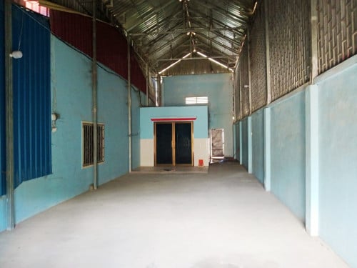 Warehouse for rent (150 m²) behind the airport.