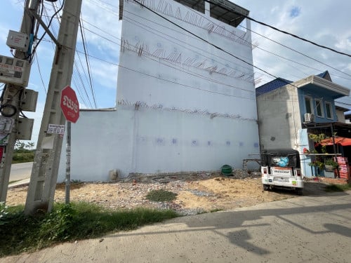 ដីកែង​ជាប់​ផ្លូវរដ្ឋ​ ជិត​ផ្ទះ​ឈូកវ៉ា​1​ លក់​បន្ទាន់​ ប្លង់​រឹង