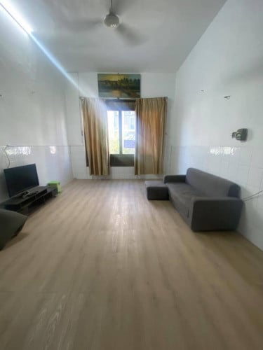 ផ្ទះលក់បន្ទាន់ក្នុងក្រុង ផ្សាកណ្តាល ទល់មុខផ្លូវធំ 5x.xxx $