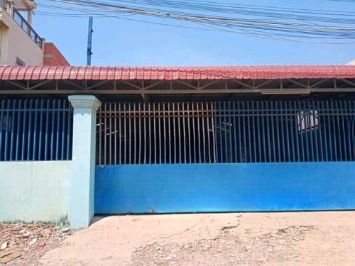 Warehouse For Rent (645 m2) Near Century Plaza