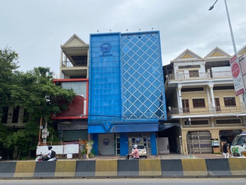 អគារសម្រាប់ជួល ទីតាំង​នៅលើធំ271