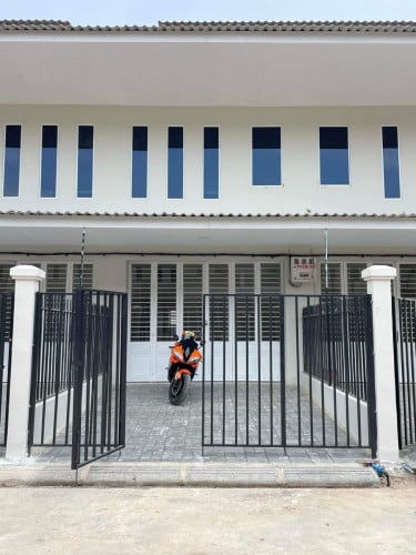 ផ្ទះលក់​ បុរីបៃតង៣​ ក្រោយផ្សារភួពុយ​ free ម៉ាស៊ីន​ត្រជាក់​១​ ចង់បង់រំលស់បន្ត​ ការប្រាក់0.95%