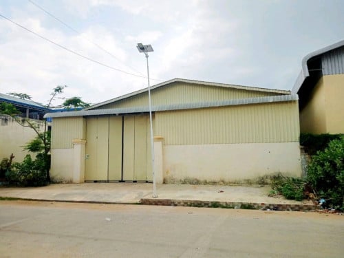 ឃ្លាំងសម្រាប់ជួល 375 m² នៅជិតកំបូលអូឌឹម