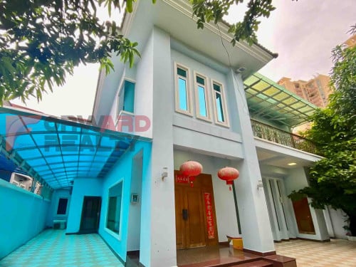 4 Bedrooms villa available for rent in Tonle Bassac area (M9)