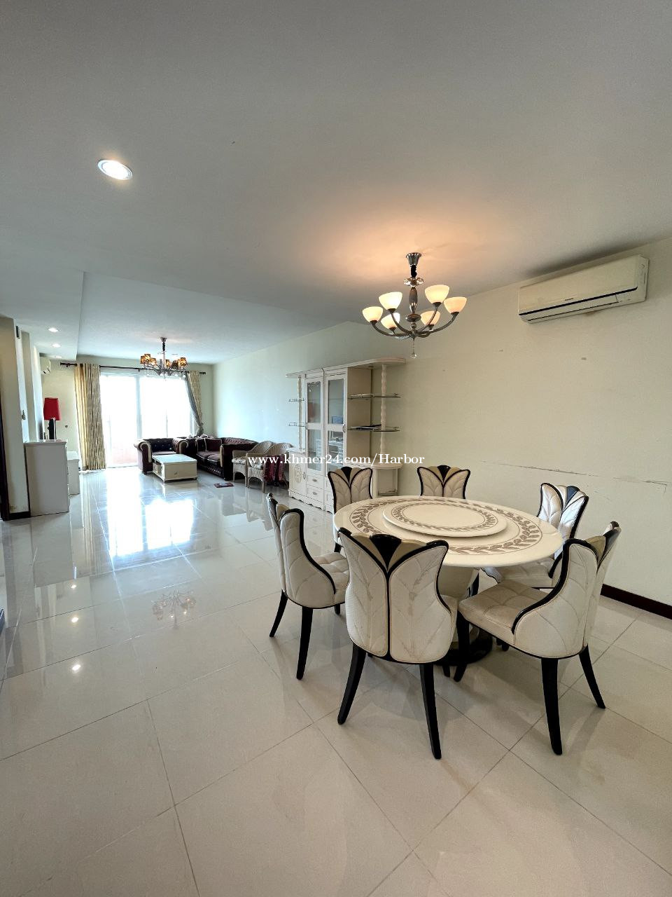 2 bedrooms foe rent at Rose Condo Price 900.00 in Tonle Basak, Chamkar