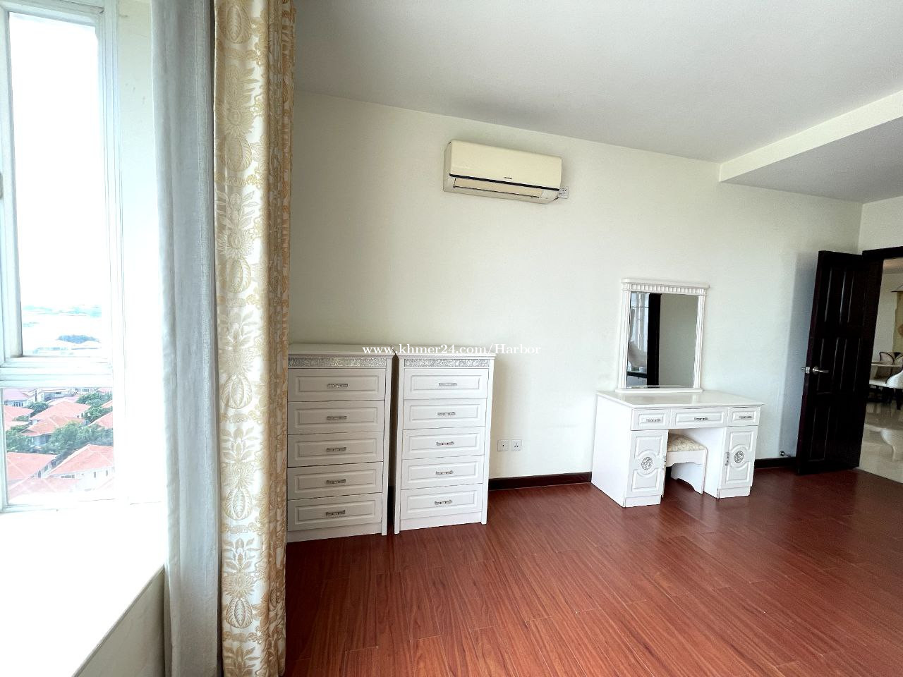 2 bedrooms foe rent at Rose Condo Price 900.00 in Tonle Basak, Chamkar