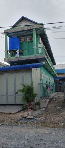 ផ្ទះមានបន្ទប់ជួលលក់បន្ទាន់ មានចំនូលស្រាប់ (ក្បែរផ្សារឯករាជ្រ2 នឹង​ QMi)