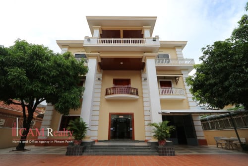 Expansive 6 bedrooms villa for rent in Tuol Kork